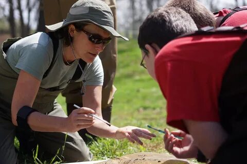 File:Andrea Leslie hold a stream insect (8695418619).jpg - Wikimedia Commons