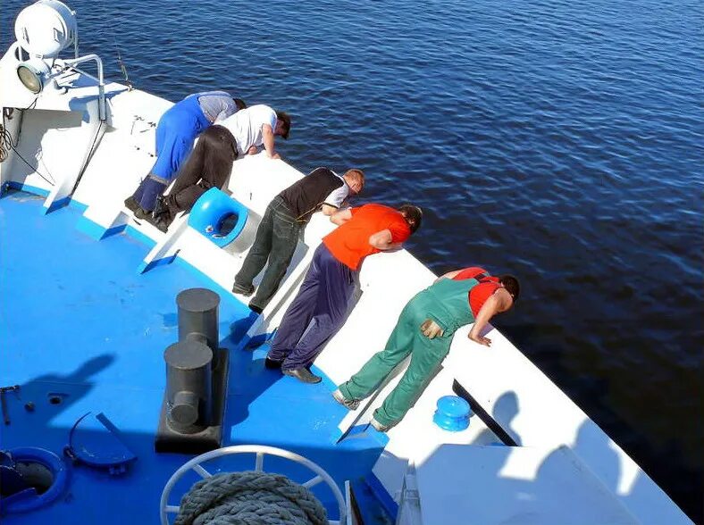 Страдаете морской болезни. Морская болезнь. Укачало на корабле. Укачало в море. Укачивание на корабле.