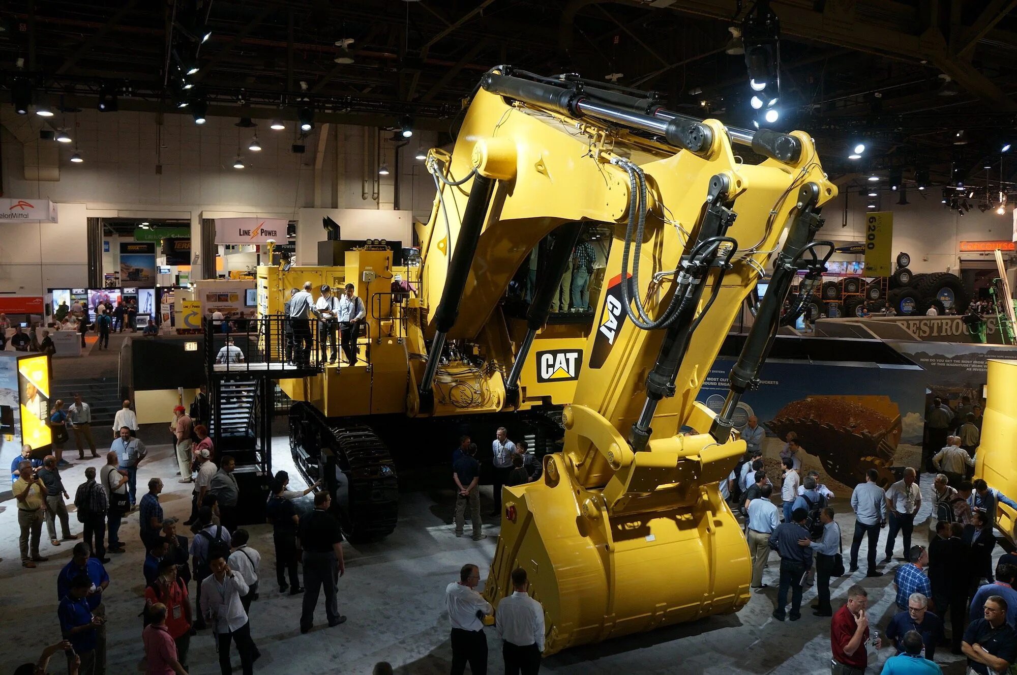 Ооо современные горные. Катерпиллер выставка. Caterpillar MINEXPO 2016 Barloworld. Современные горные технологии. Выставка горной промышленности.