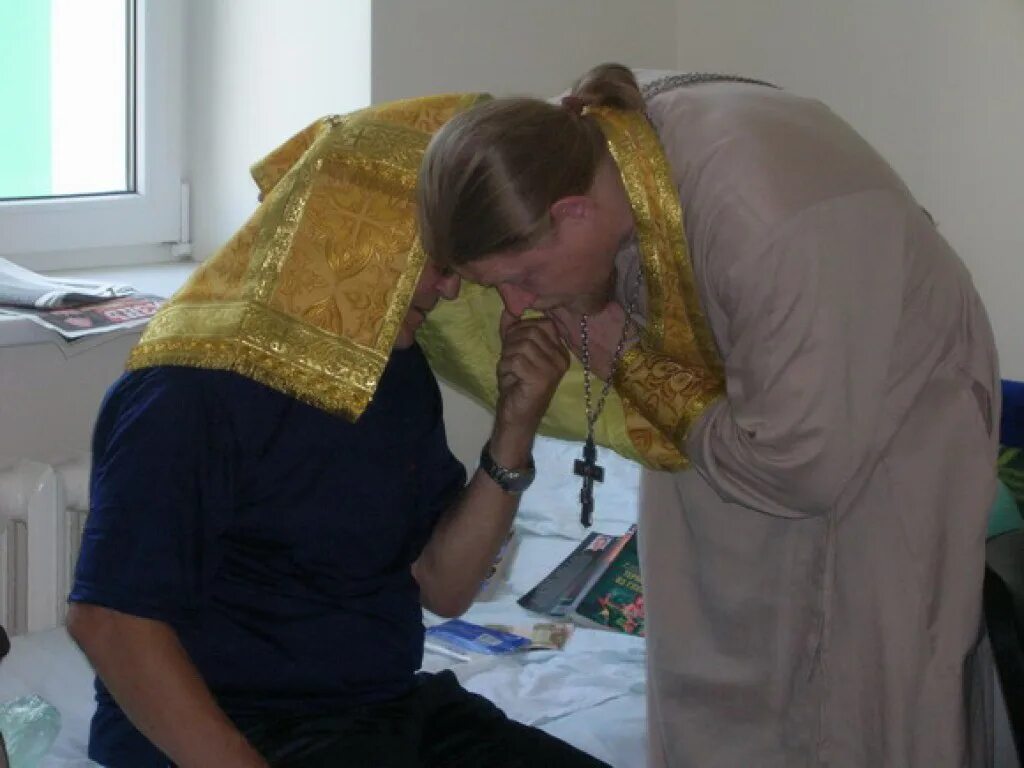 Священник в больнице. Соборование больного в больнице. Священник в больнице. Священник в больнице. Батюшки врачи в больнице.