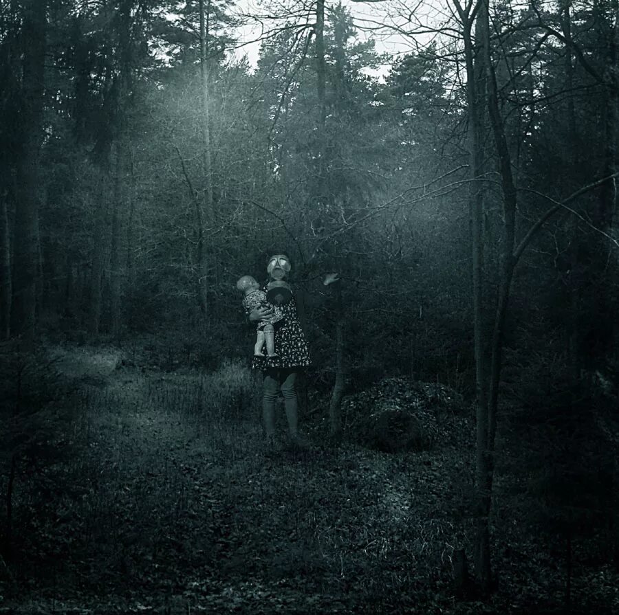 Мрачные фотосессии. Страшный лес. Страшный лес ночью. Темный лес для детей. Страшные люди в лесу