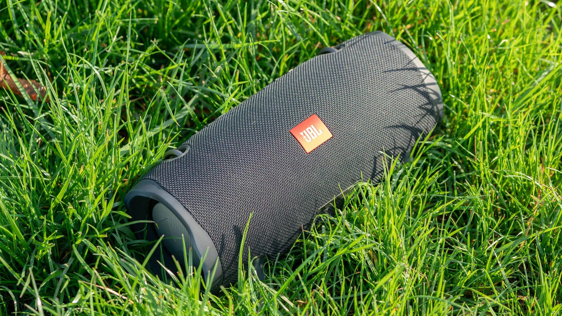 Какая версия jbl лучше. Jbl extreme 2. колонка jbl xtreme 3. jbl xtreme 2 рамземры. jbl xtreme 2 без сетки.