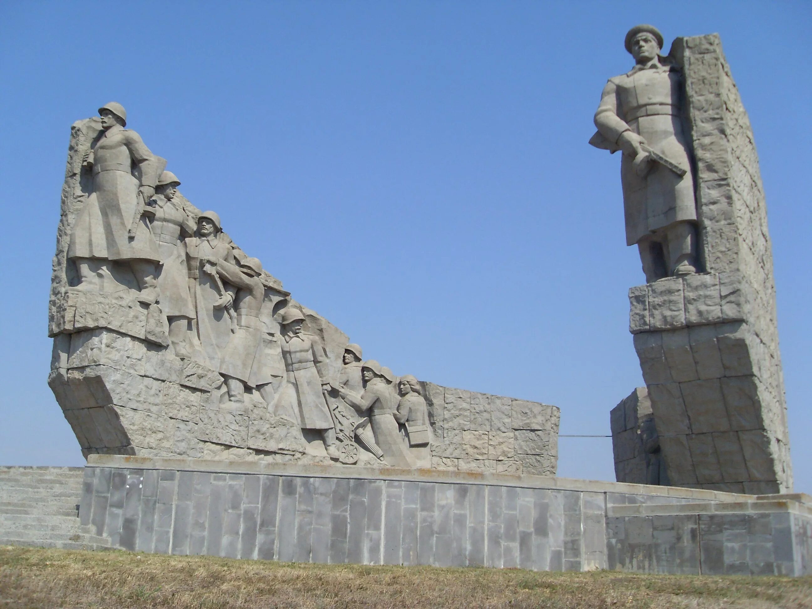 Самбек таганрог. Мемориал самбекские высоты таганрог. мемориал славы самбекские высоты. самбек таганрог музей. самбек памятник.