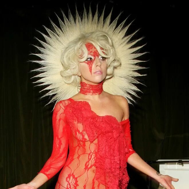 Lady gaga disease. Lady gaga disease. Lady gaga iconic 2008. Фибромиалгия леди гага. Леди гага.