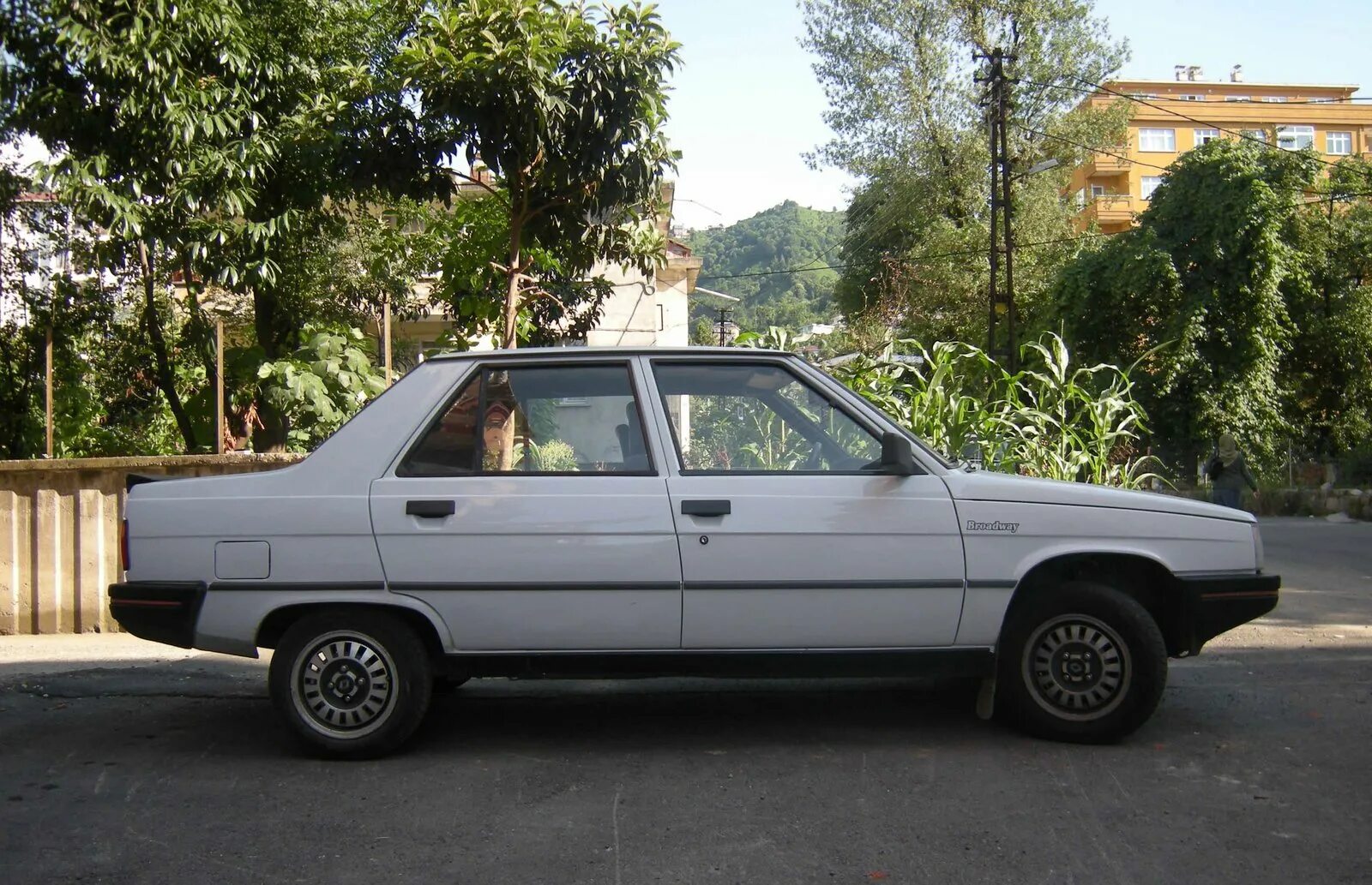 Renault 9 broadway. Рено р 9. Рено р 9. Рено седан 1988. Рено broadway r9.
