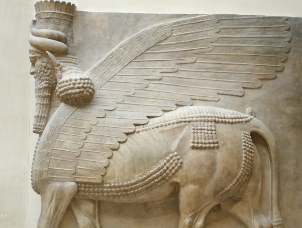 ниневия дворец ашшурбанипала. ассирийский царь ашшурбанипал древний рельеф. крылатый бык шеду из дворца царя саргона ii. ламассу ассирия. каменные шеду персеполь.