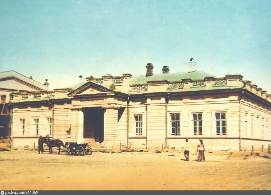 Первая общественная библиотека в югре 1900 имени. Императорская публичная библиотека санкт-петербург 19 век. Общественная библиотека в петербурге при петре 1. Публичная библиотека санкт-петербург 18 век. Историческое здание национальной библиотеки якутии.