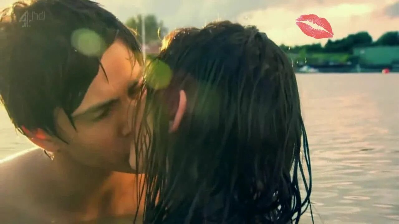 Skinny kiss. Effy and freddie. Skinny kiss. Skinny kiss. Skinny kiss.