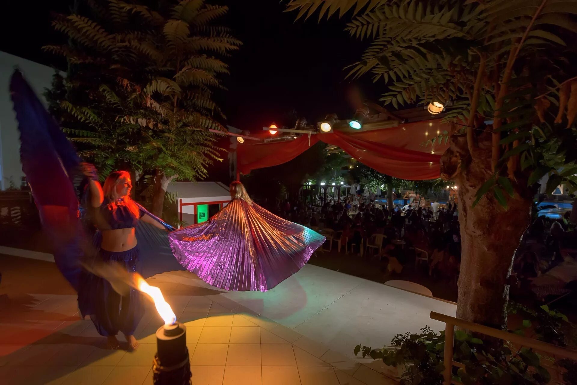 Анимационные программы для детей в отеле. Развлекательные программы отеля. Детский аниматор. Анимационная программа. Аниматор в гостинице.