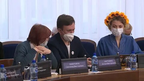Депутат пришел