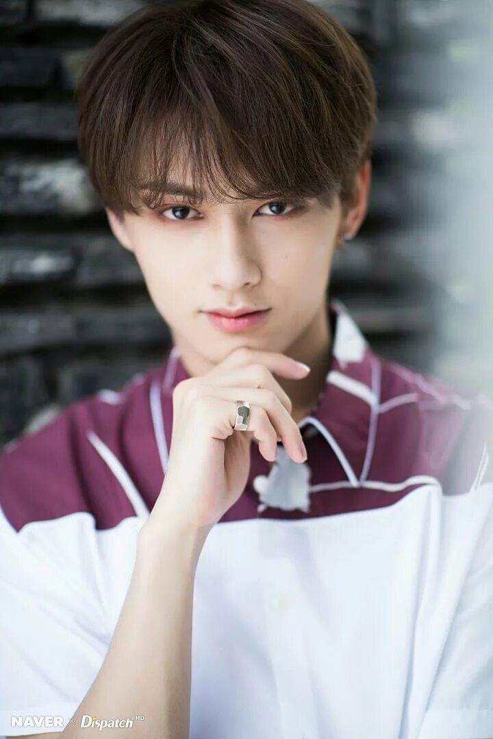 Jun seventeen. Джун севентин. Вэн джунхуэй. Seventeen junhui 2020. Вэн джунхуэй seventeen.
