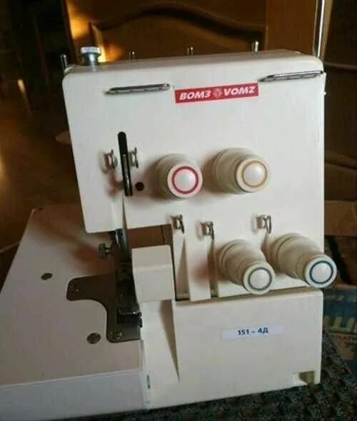 Иглы для оверлока вомз 151-4д. Оверлок вомз vomz. Оверлок вомз vomz. Оверлок вомз 151-4д ремень. Оверлок вомз vomz.