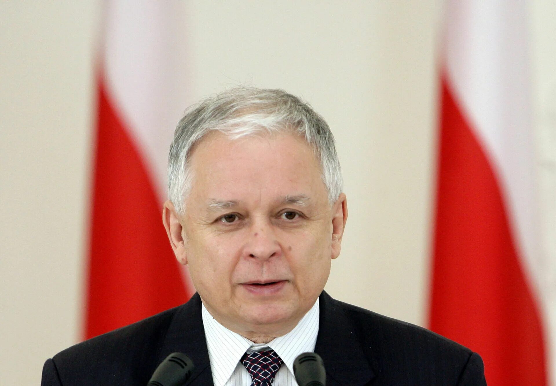 Лех александер качиньский. Президент польши 2007. Президент польши качиньский. Лех качиньский. Лех качиньский президент.