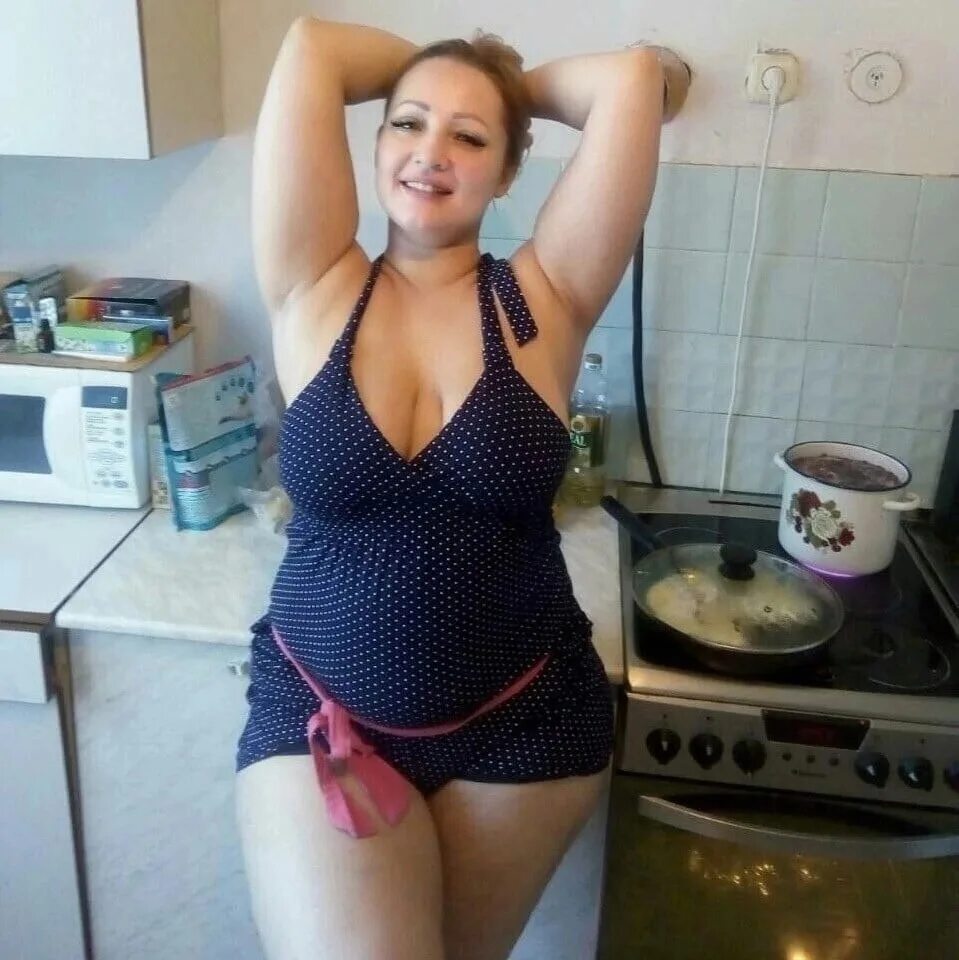 Русскую толстую дома. Женщина полненькая в социальных сетях. пышные девушки домашнее. полненькая женщина домашнее. толстушки в социальных сетях.