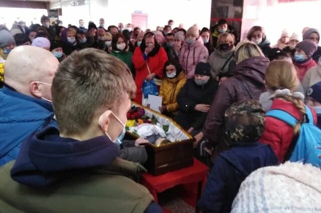 Похороны детей в орше видео. Похороны максима федорова.