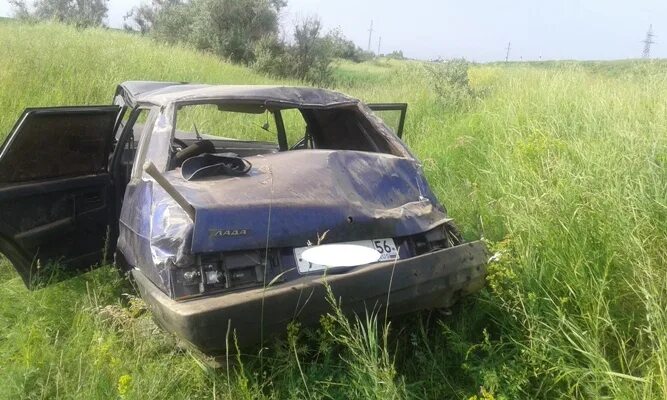 Новости акбулака оренбургской. ВАЗ 21099 перевертыш. Авария в соль Илецком районе. ВАЗ 21099 перевернулся. ДТП соль Илецкий район.