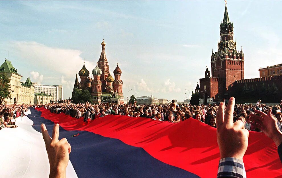 Революция в чехословакии 1989. 1989 год. Кремль флаг. Падающий человек. Падающий человек.