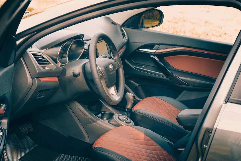 Показан интерьер приподнятого универсала Lada Vesta SW Cross - DRIVE2