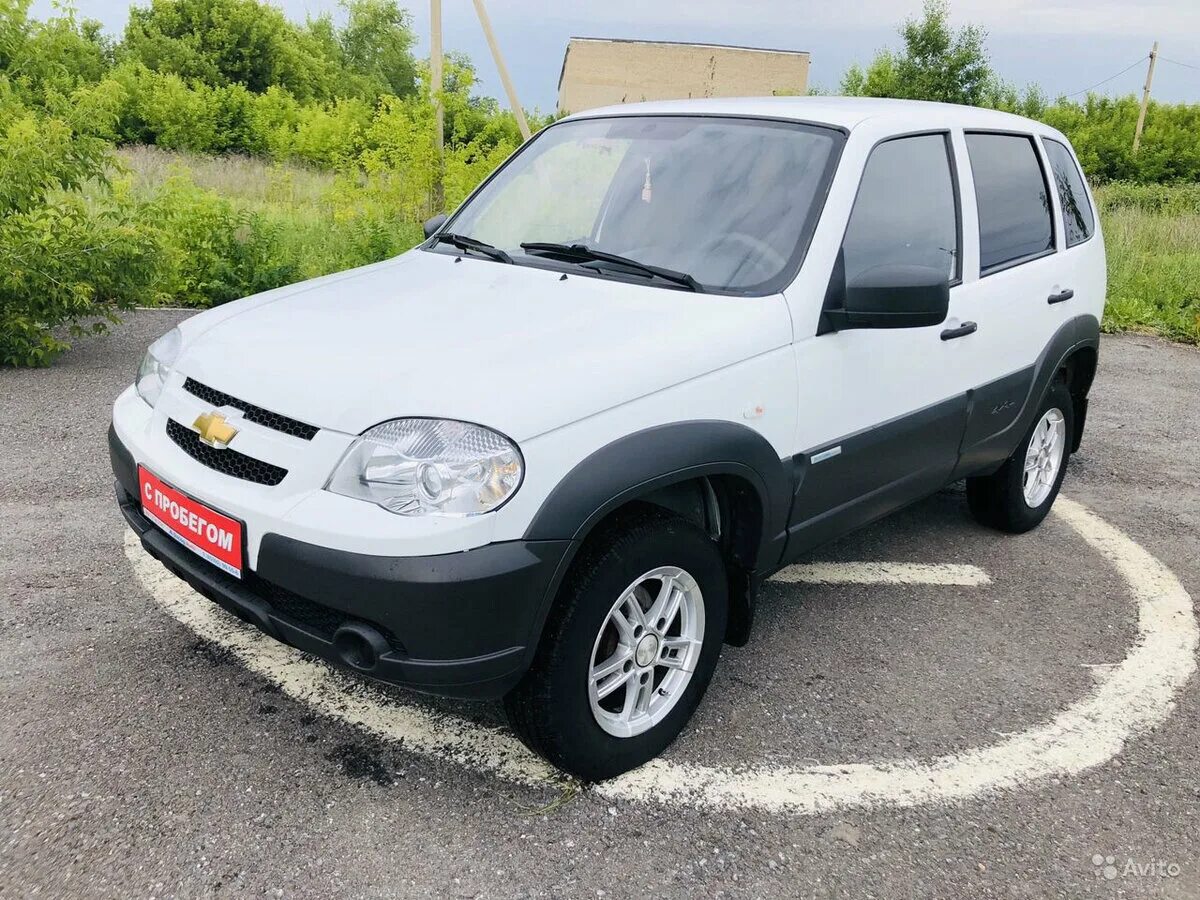 Купить б/у Chevrolet Niva I Рестайлинг 1.7 MT (80 л.с.) 4WD бензин механика в Пе