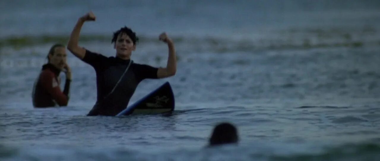 На гребне волны 1991. На гребне волны 1991 Лори петти. Патрик Суэйзи на гребне волны. Киану Ривз на гребне волны.