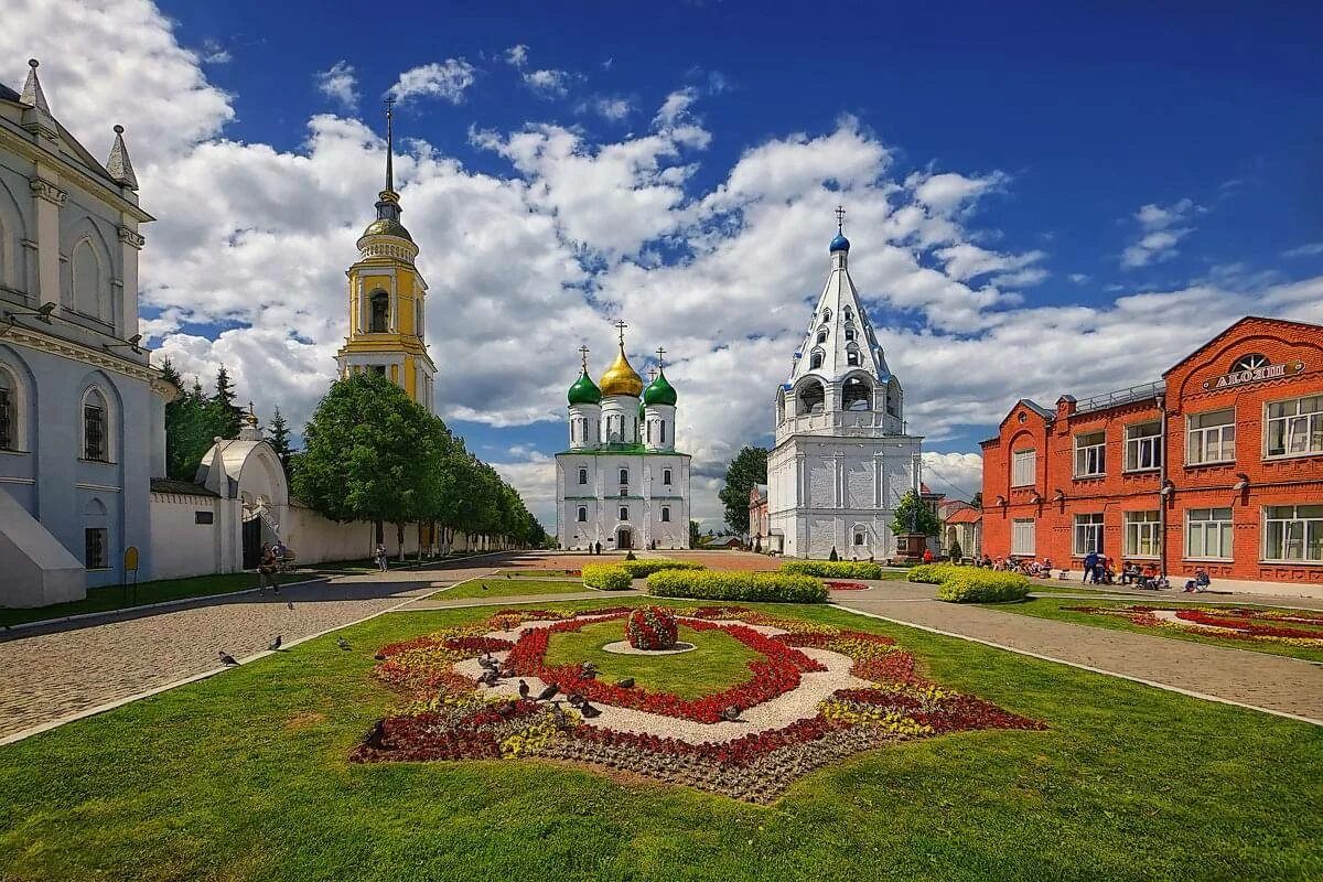 Коломенский Кремль Коломна. Соборная площадь Коломна. Коломенский Кремль Соборная площадь. Коломенский Кремль достопримечательности Коломны. Сайты г коломны