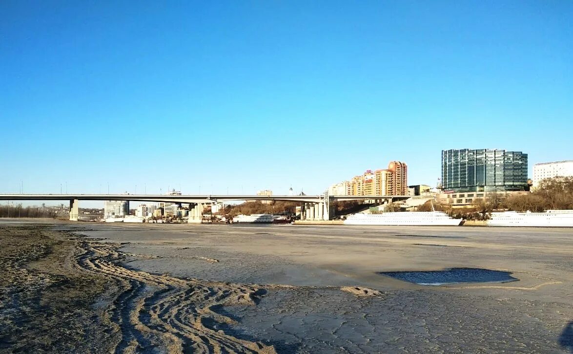 Река дон обмелела. Обмелел дон в ростове 2020. Река дон мелеет. Река дон ростов выдуло. Куда делся дон.