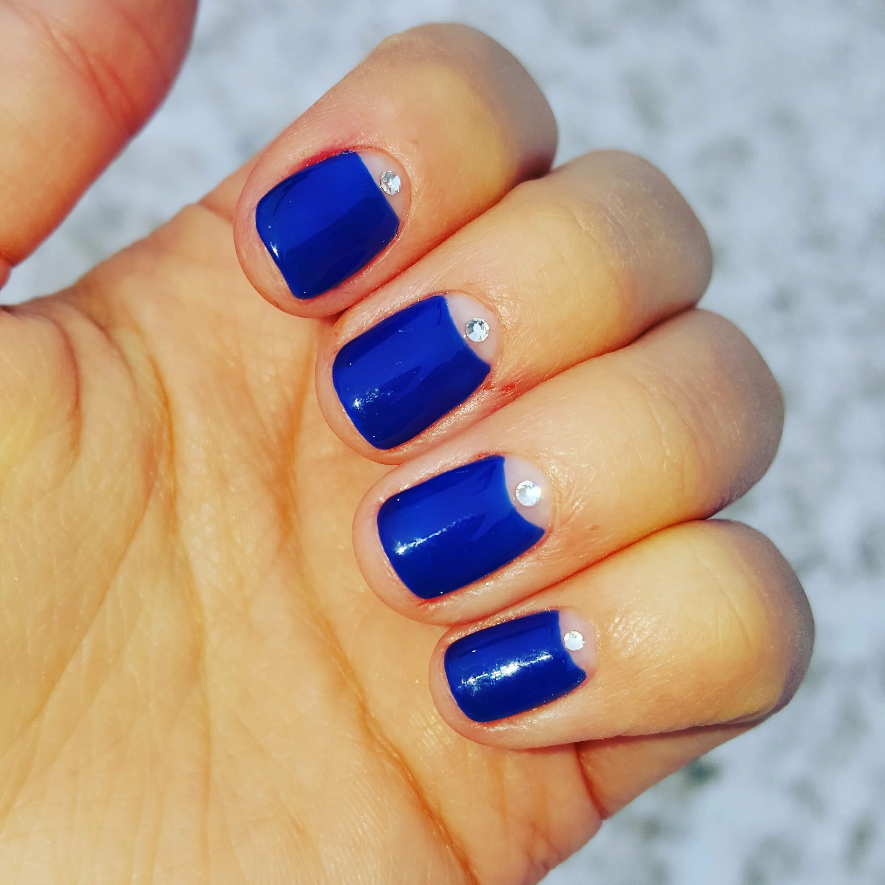 маникюр 2022 индиго. маникюр индиго. ногти синий индиго. дизайн ногтей цвет инди. маникюр индиго.