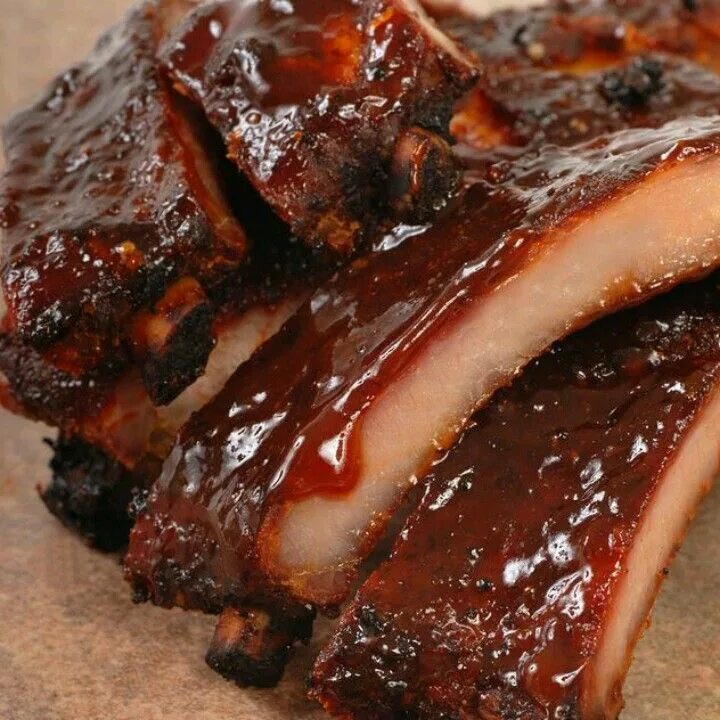 свиная грудинка на гриле. ребра в меде рецепт в духовке. свиные ребрышки с горчицей и медом. ребра в меде рецепт в духовке. рёбрышки свиные в духовке в медовом соусе.