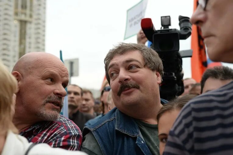 Представитель оппозиции. Оппозиционный журналист. Российская оппозиция. Известные оппозиционеры. Журналист оппозиционер в России.