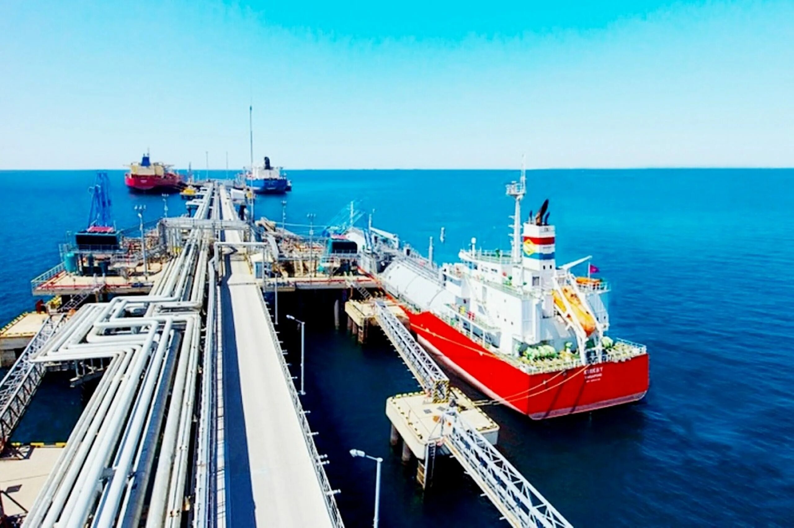 тольяттиазот порт тамань. таманский перегрузочный комплекс нефти. перевалочный комплекс в морском порту тамань. морской порт тамань пос волна. терминал навалочных грузов тамань.