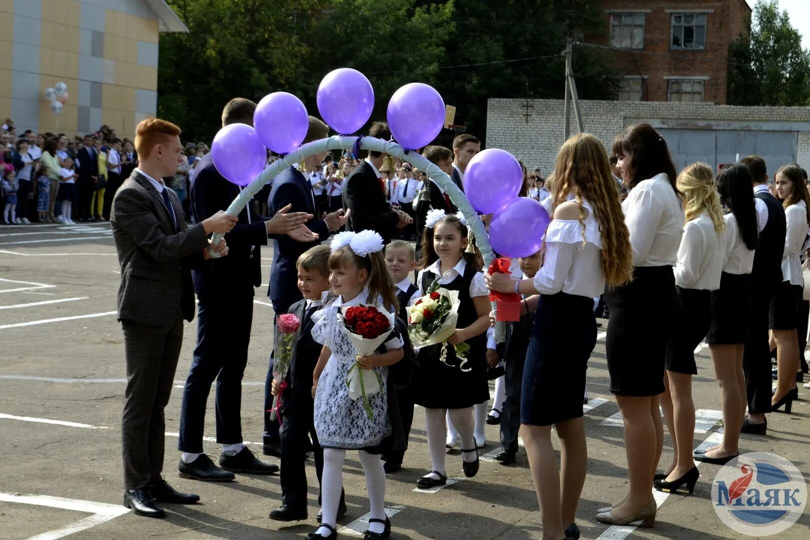 Учителя 1 школы малоярославец. Школа радищева малоярославец. школа номер 2 малоярославец. моу сош 2 малоярославец. школа 1 малоярославец.