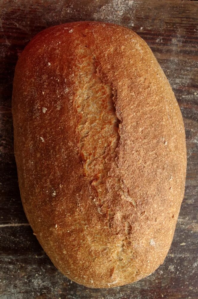 Почему трескается хлеб. Хлебная корочка. Корка хлеба. Плоский хлеб. Хлеб с кожурой.