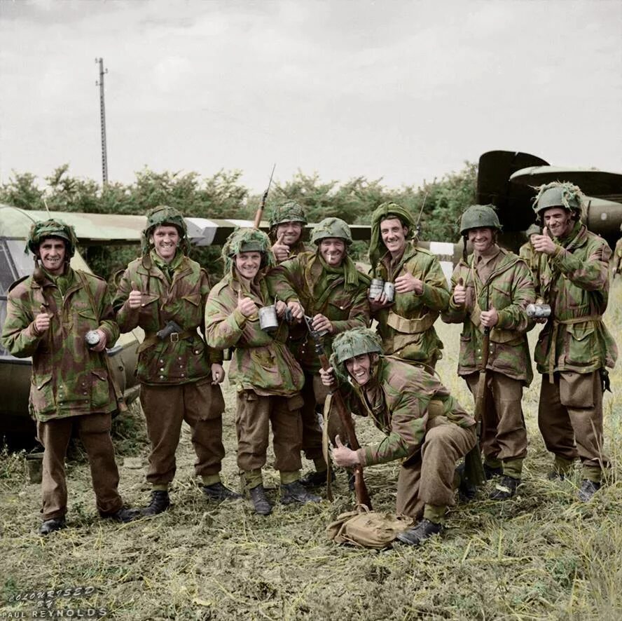 Военный фронт. Британские десантника ww2. Вторая мировая война в цвете сериал. Британские десантники второй мировой. Британские парашютисты второй мировой войны.