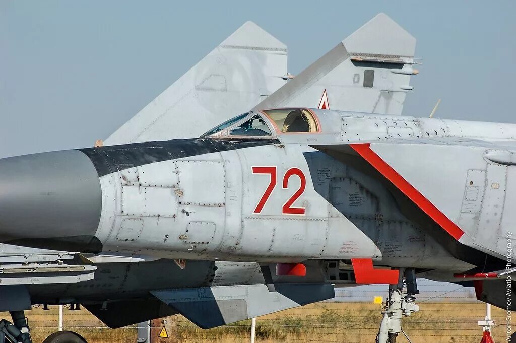 Истребитель-перехватчик миг-25. Mig 25. Миг-25рб. Самолет миг 25.