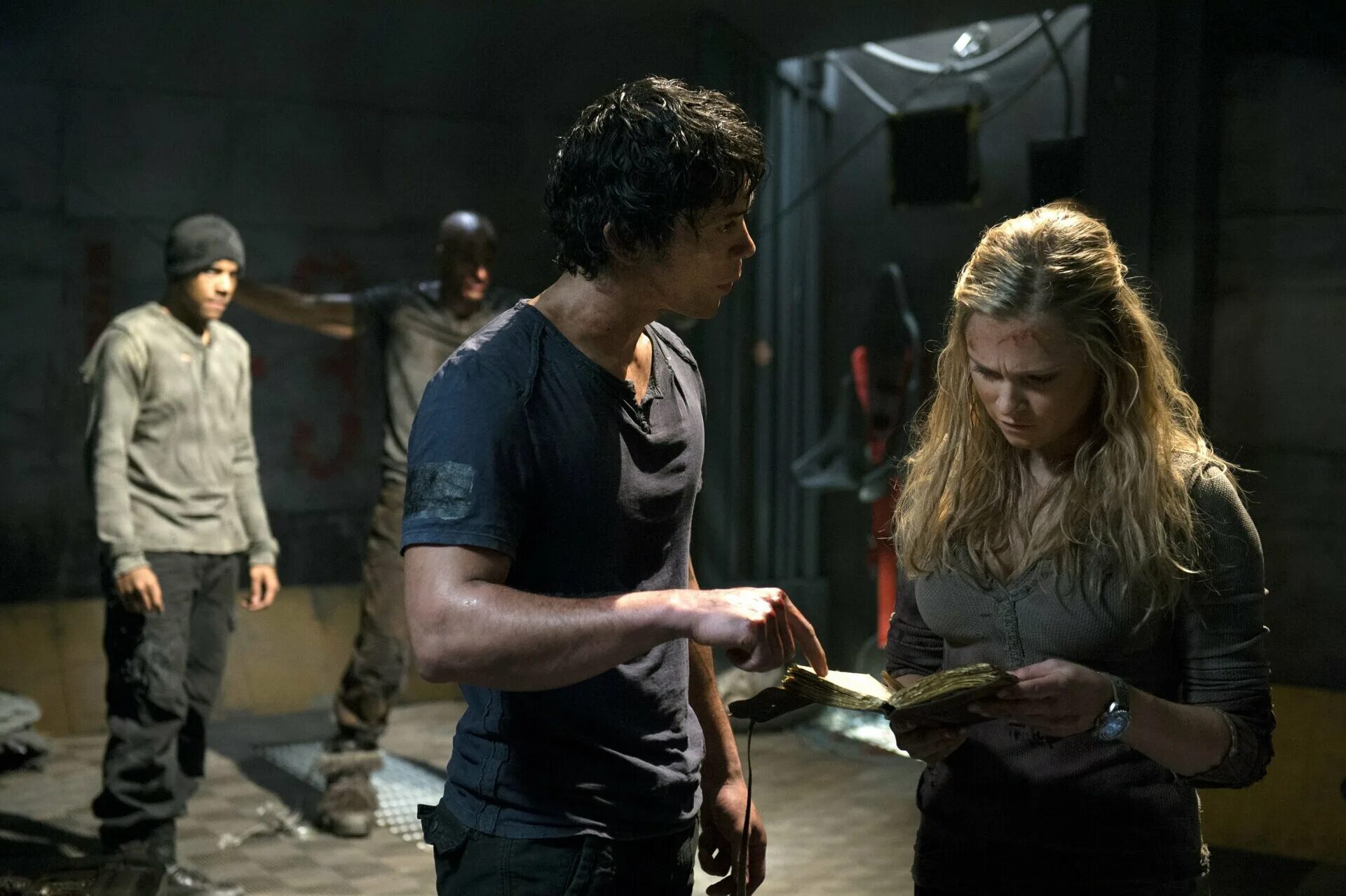 окружающее сотня. время). Lindsay morgan сотня. хоуп дийоза. финн сотня.