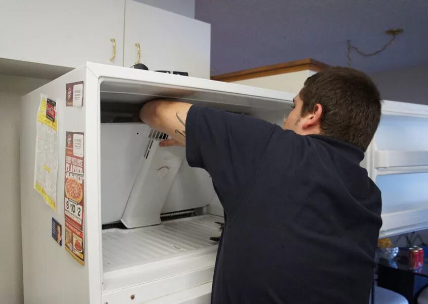 Холодильник громко гудит. Сломался холодильник. Refrigerator Repair. Ремонт стиралок холодильников телевизоров.