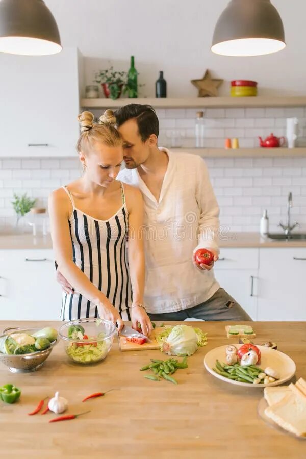 Пара на кухне. Loved preparing. Victory loves preparation обои. Loved preparing. День мужчины готовят ужин праздник.