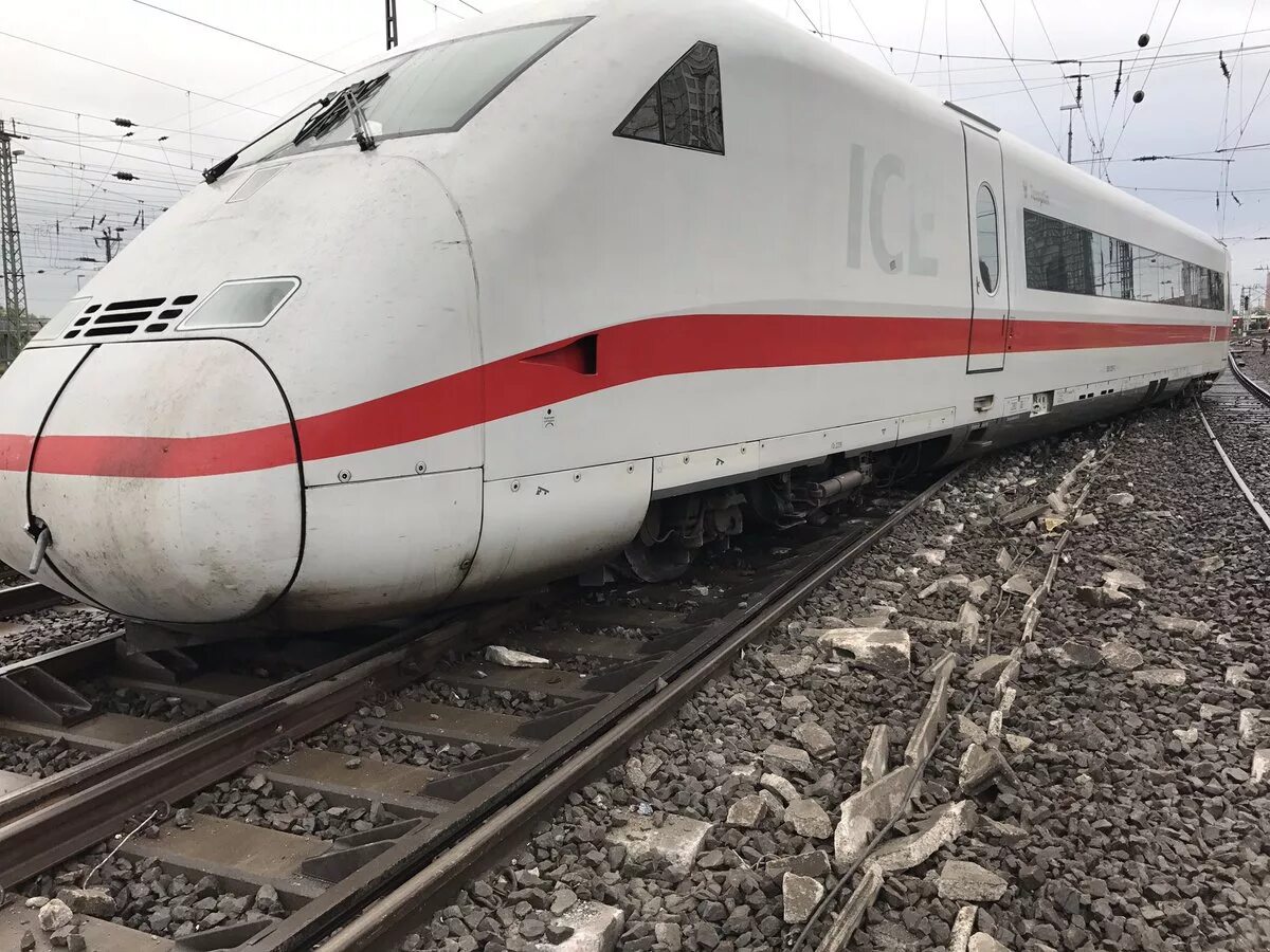 Поезда пошли. Скоростные поезда в Германии. Скоростные поезда США. Скоростные поезда дальнего следования. Крушение скоростного поезда в Германии.