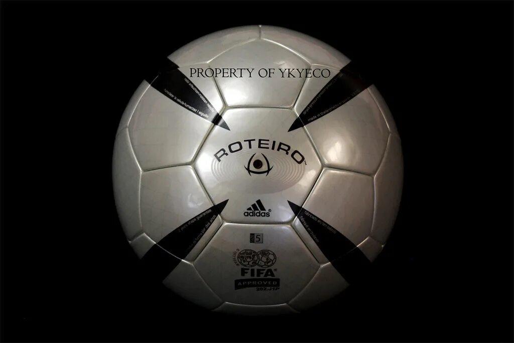 Мяч 2004 года. Мяч adidas roteiro. мяч adidas euro 2004. футбольный мяч адидас 2004. мяч adidas uefa 2004.