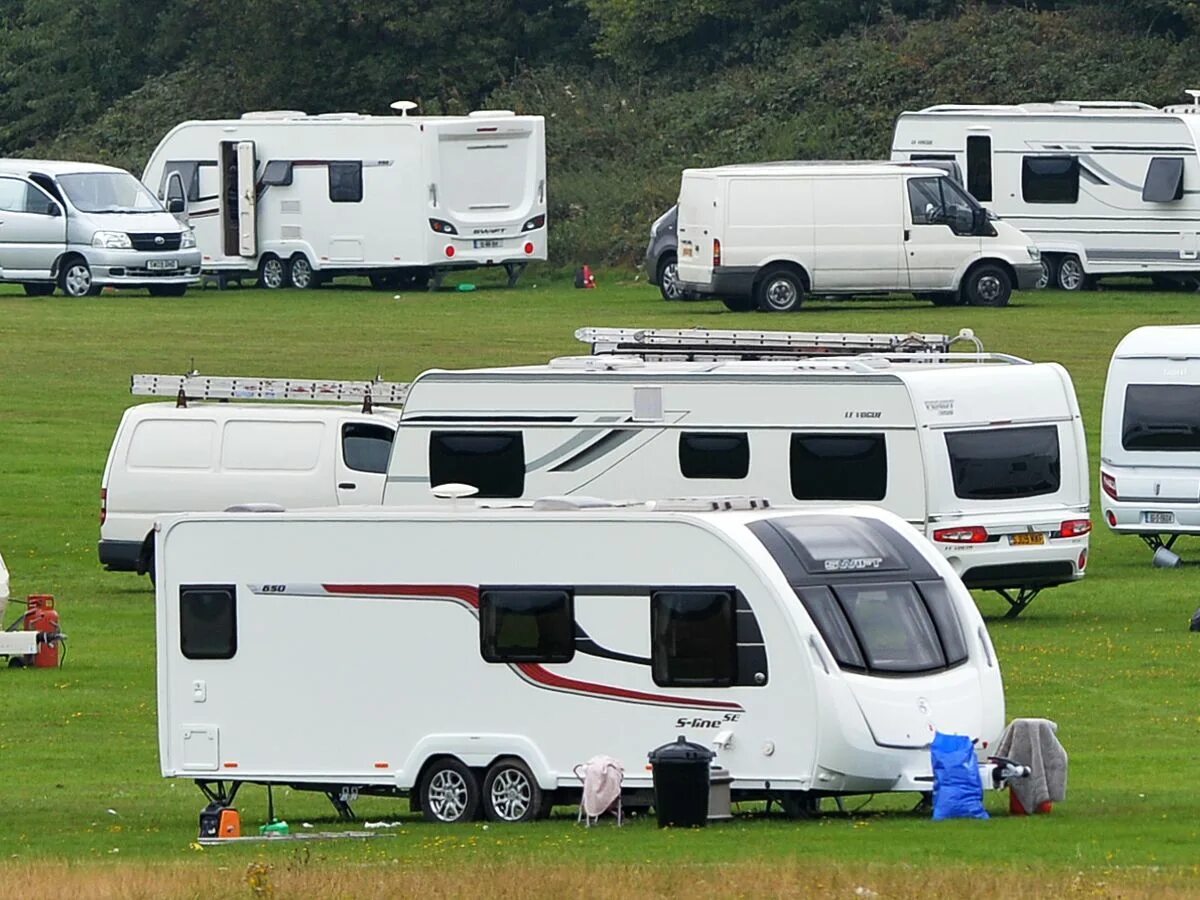 Караван медицинский. Работа в Англии Караван. Караван 4111. Permanently fixed Caravans. Пропавший караван