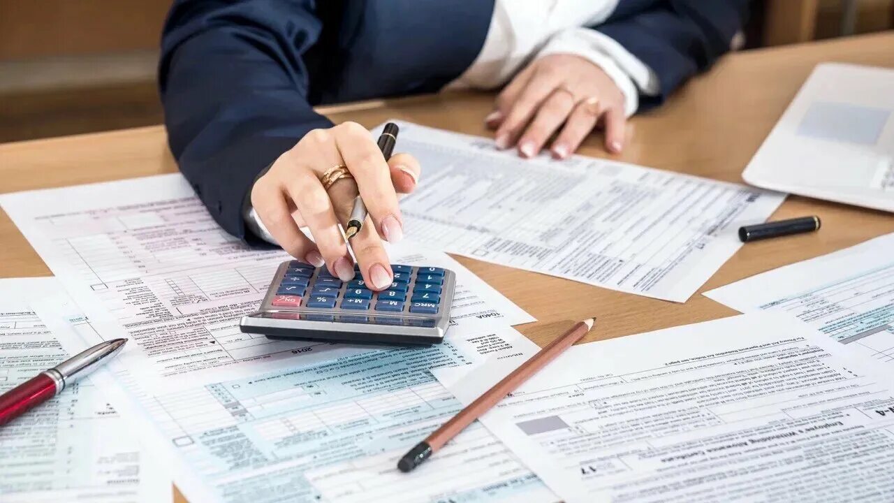 Налог на доходы физических лиц. Ндфл. Налоговик калькулятор. Уплата подоходного налога. Ндфл.