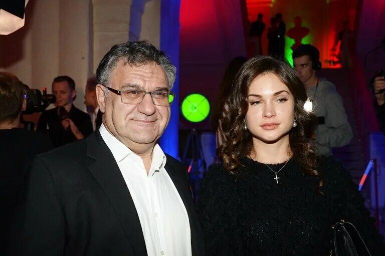 Жена акопова. Акопов продюсер. Жена акопова. Жена акопова. Жена акопова.