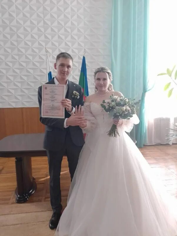 Руководитель загса кчр. Давыдова галина правительство кчр. Загс кчр. Управление загс кчр. Свадебная пара.