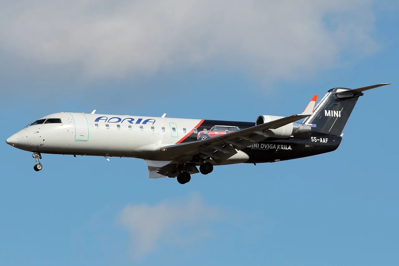 Jet CRJ-200. Canadair CRJ 200 самолет. Canadair CL-600-2b19 Regional Jet CRJ-200lr. Canadair Regional Jet 200. Самолет canadair crj 200