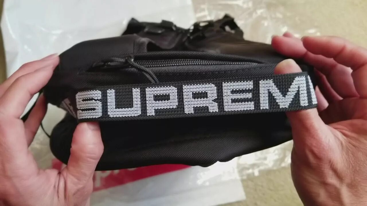 Supreme shoulder bag ss18 бирки. Сумка легит. Supreme bag ss18. Сумка банан supreme. Сумка supreme ss18.