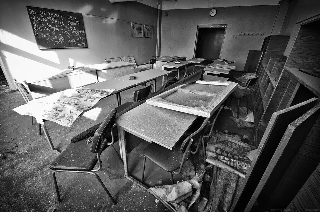 Леста бюро. Lesta studio wargaming. Рабочее место инженера. Офис конструкторского бюро. Леста бюро.