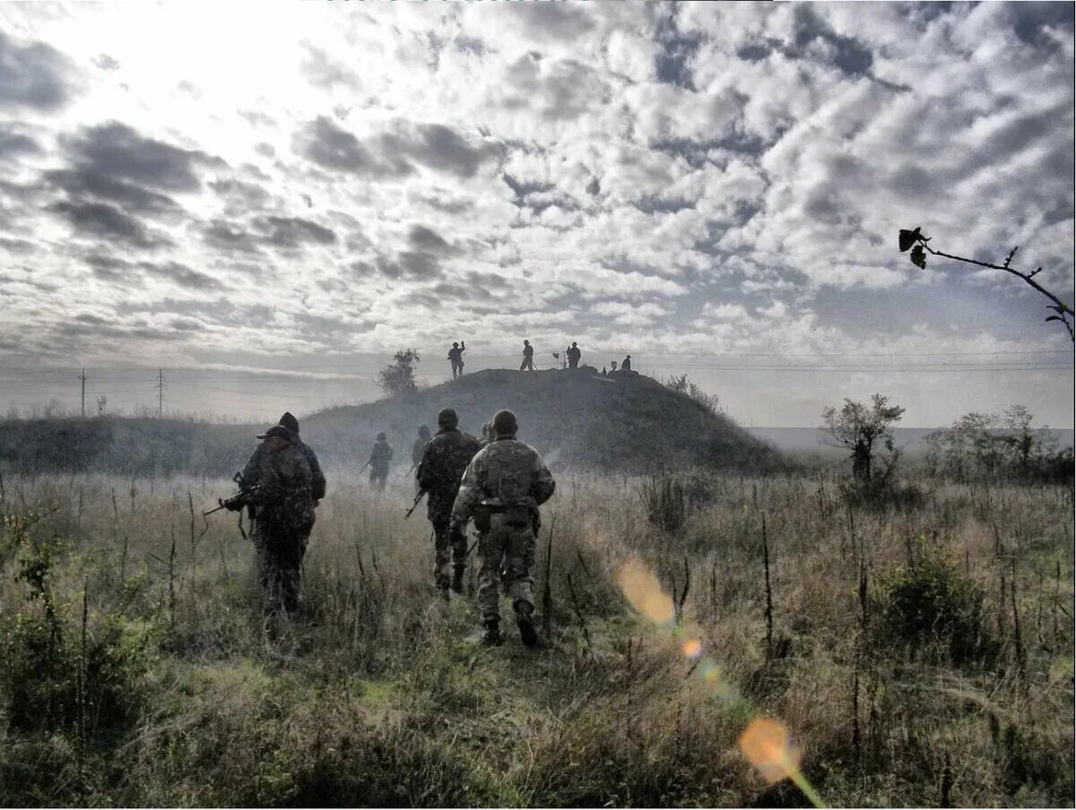 Картинка воин сво. Сталкер военные страйкбол. Спецназ. Военное поле. Солдаты в лесу.