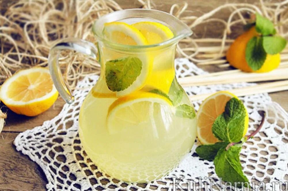 Сделать напиток из лимонов. Цитрусовый лимонад. Лимонад из лимона. Лимонад из Лимонов. Лимонад с мятой летний.