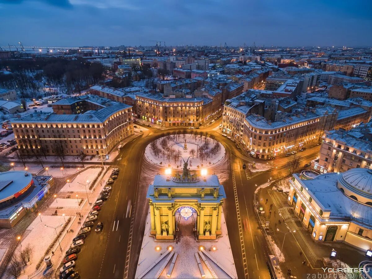 Сколько проживает в спб