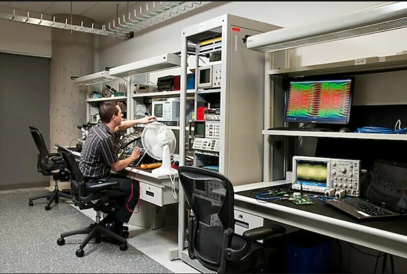 Актуальность темы влияние пк на человека. Персональный компьютер сообщение. История возникновения компьютера. Ремонт компьютеров реклама. Компьютер для презентации.